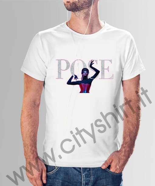 La T-shirt Pose 7