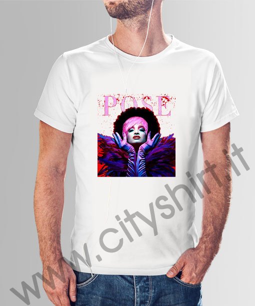 La T-shirt Pose