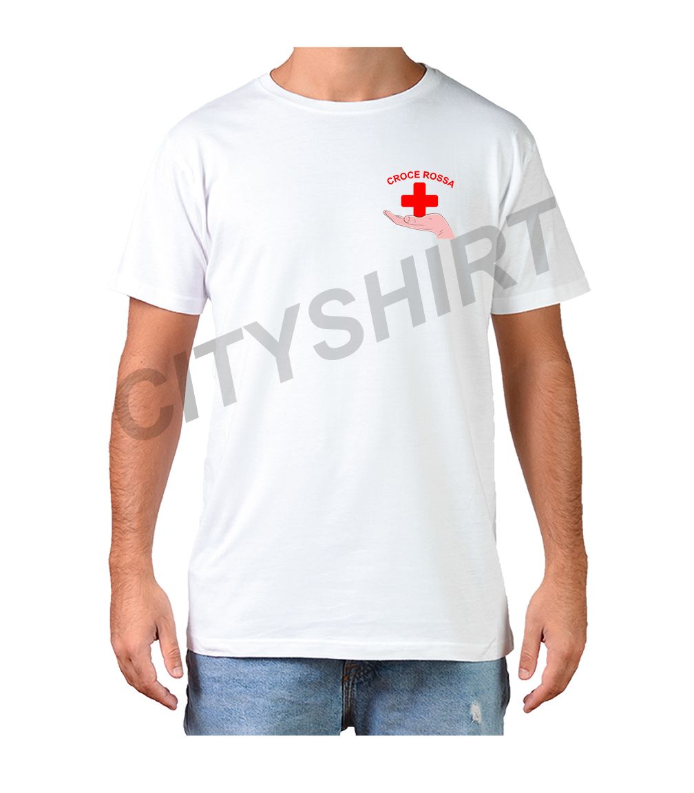 T-shirt crocerossa in mano